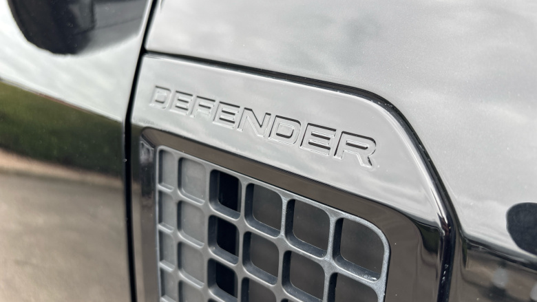 Land Rover Defender 90 Diesel 3.0 D250 Hard Top SE Auto